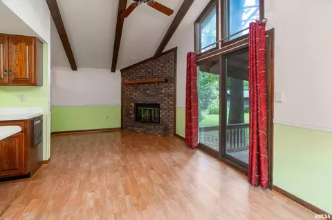 Living - 515 E Clark Trl, Herrin, IL 62948 photo 6 of 7