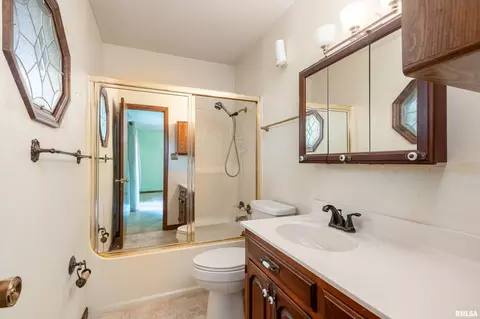 Bath - 515 E Clark Trl, Herrin, IL 62948 photo 1 of 3