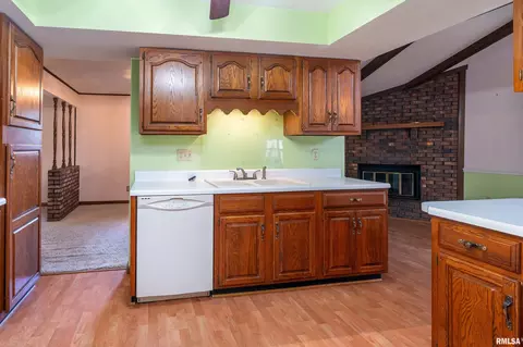 Kitchen - 515 E Clark Trl, Herrin, IL 62948 photo 1 of 4