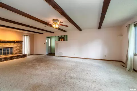 Living - 515 E Clark Trl, Herrin, IL 62948 photo 4 of 7