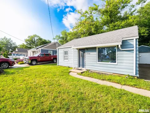 5120 N Glen Elm Dr, Peoria Heights, IL 61616