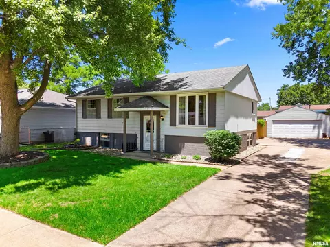 1352 Georgeanne Dr, Pekin, IL 61554