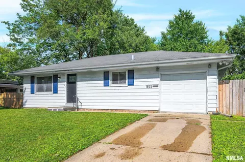 Exterior - 1832 N Stever Ave, Peoria, IL 61604 photo 3 of 7