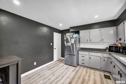 Entry Way - 1832 N Stever Ave, Peoria, IL 61604 photo 2 of 2