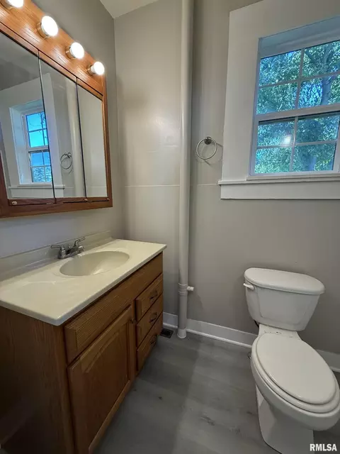 Bath - 1026 E Carroll St, Macomb, IL 61455 photo 3 of 4