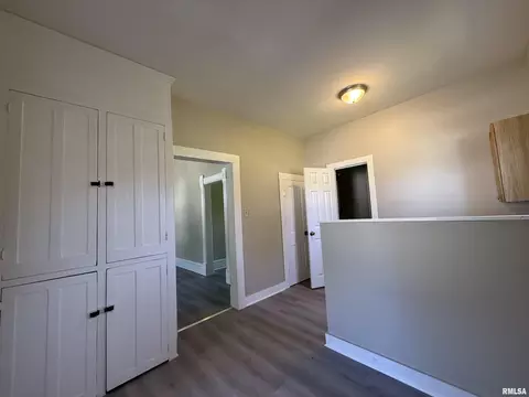 Entry Way - 1026 E Carroll St, Macomb, IL 61455 photo 2 of 4