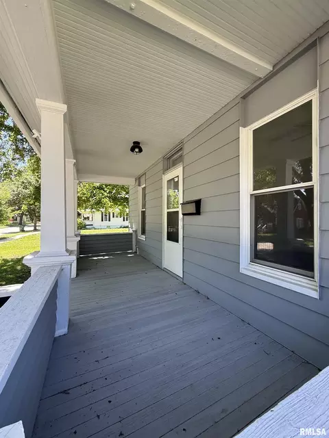 Exterior - 1026 E Carroll St, Macomb, IL 61455 photo 2 of 3