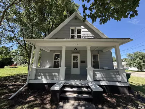 1026 E Carroll St, Macomb, IL 61455