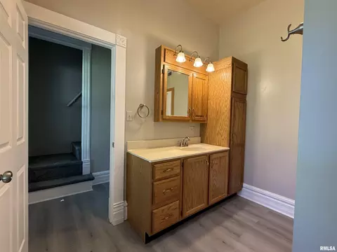 Bath - 1026 E Carroll St, Macomb, IL 61455 photo 4 of 4