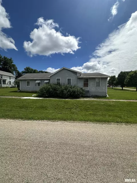 202 N Madison St, Washburn, IL 61570