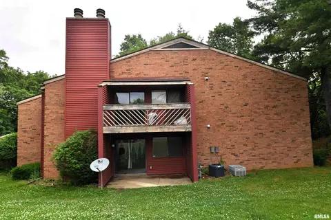 5734 N Autumn Ridge Ct, Peoria, IL 61615