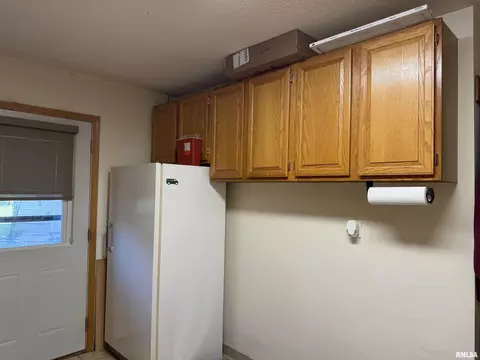 Entry Way - 600 W Grant St, Macomb, IL 61455 photo 1 of 6