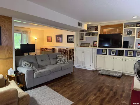 Living - 600 W Grant St, Macomb, IL 61455 photo 3 of 3