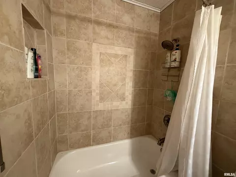 Bath - 600 W Grant St, Macomb, IL 61455 photo 6 of 8
