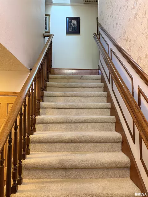Entry Way - 600 W Grant St, Macomb, IL 61455 photo 5 of 6