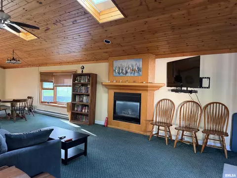 Living - 600 W Grant St, Macomb, IL 61455 photo 1 of 3