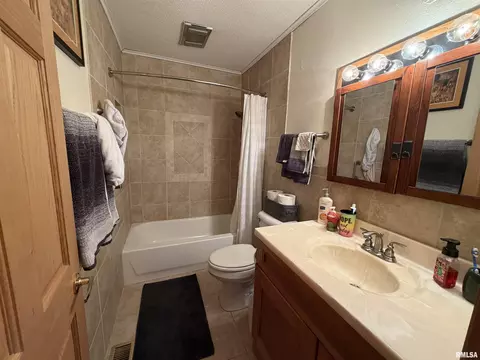 Bath - 600 W Grant St, Macomb, IL 61455 photo 7 of 8