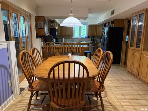 Dining - 600 W Grant St, Macomb, IL 61455 photo 2 of 2