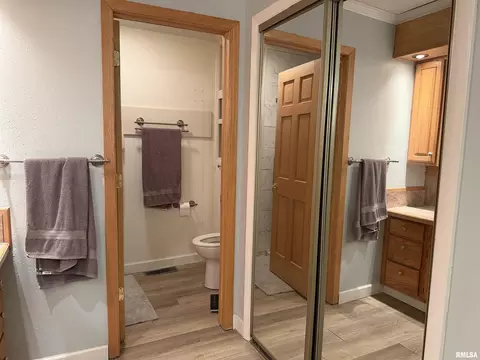 Bath - 600 W Grant St, Macomb, IL 61455 photo 2 of 8