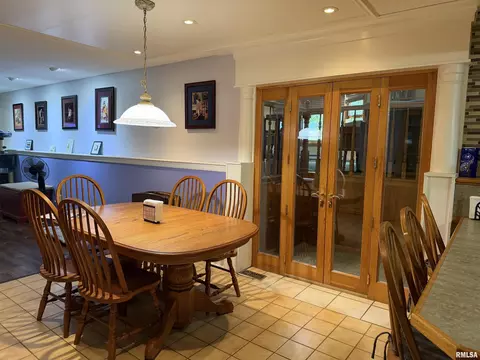 Dining - 600 W Grant St, Macomb, IL 61455 photo 1 of 2