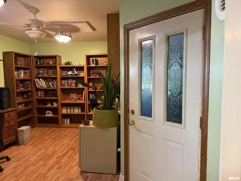 Entry Way - 600 W Grant St, Macomb, IL 61455 photo 2 of 6