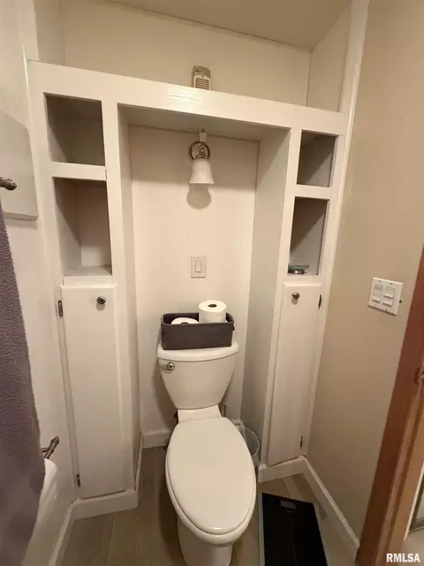 Bath - 600 W Grant St, Macomb, IL 61455 photo 5 of 8