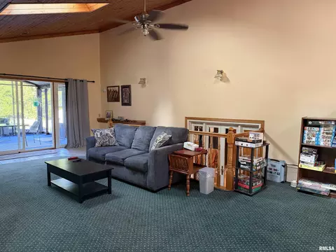 Living - 600 W Grant St, Macomb, IL 61455 photo 2 of 3