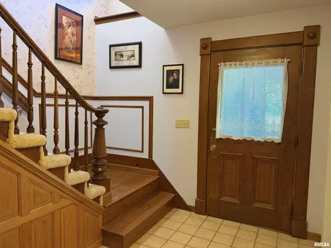 Entry Way - 600 W Grant St, Macomb, IL 61455 photo 3 of 6
