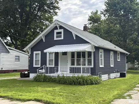945 N 5th Ave, Canton, IL 61520