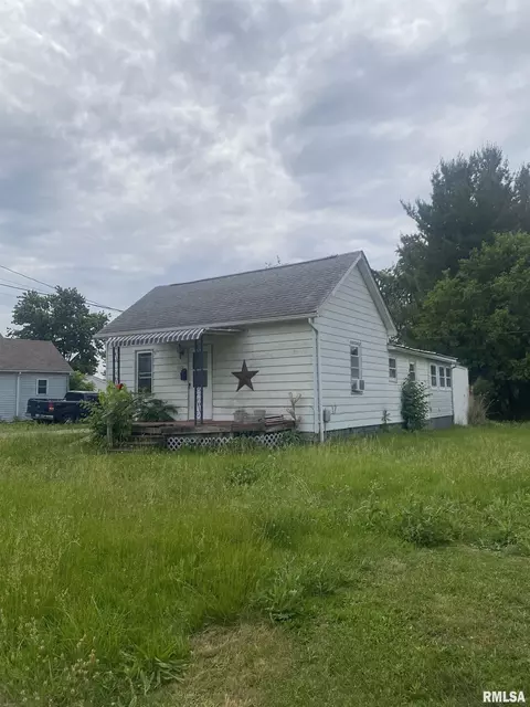 230 E Hickory St, Canton, IL 61520