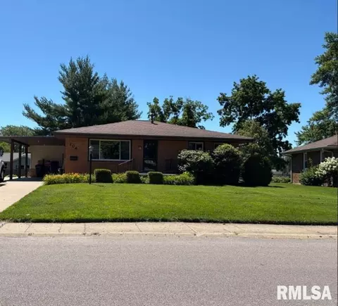 204 Wilshire Dr, Washington, IL 61571