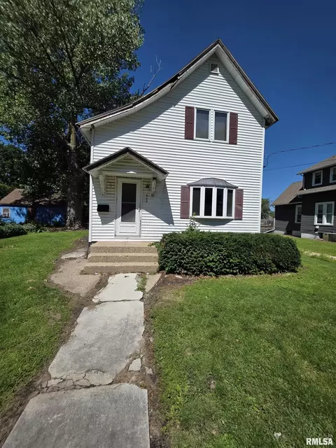 432 Pine St, Galesburg, IL 61401