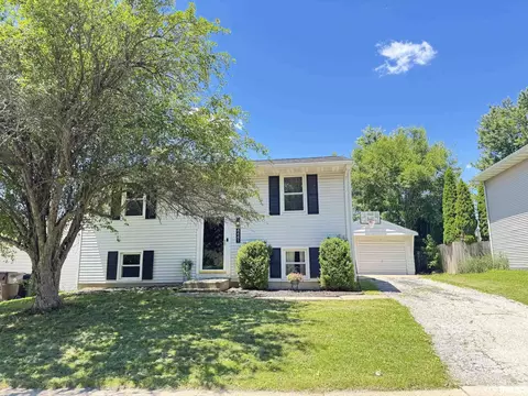 4441 W Castleton Rd, Peoria, IL 61615