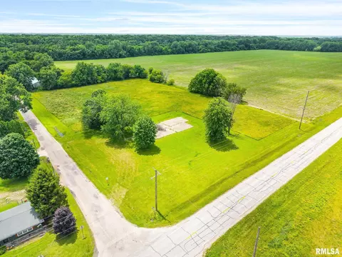 35456 N Middle Grove Rd, Farmington, IL 61531