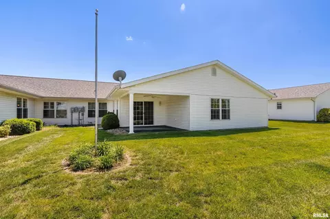 Exterior - 3206 Cherokee Dr, Marion, IL 62959 photo 5 of 5