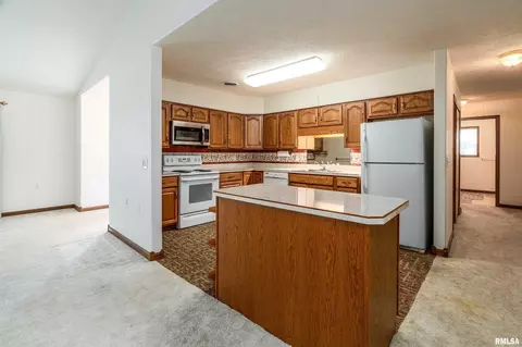 Kitchen - 3206 Cherokee Dr, Marion, IL 62959 photo 1 of 4