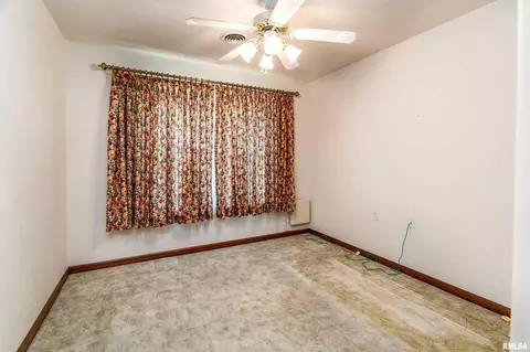Bedroom - 3206 Cherokee Dr, Marion, IL 62959 photo 5 of 6