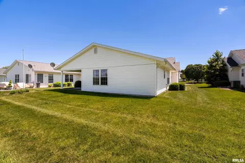Exterior - 3206 Cherokee Dr, Marion, IL 62959 photo 4 of 5