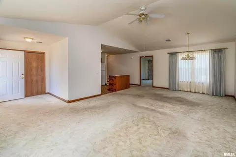 Living - 3206 Cherokee Dr, Marion, IL 62959 photo 1 of 3