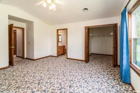 Bedroom - 3206 Cherokee Dr, Marion, IL 62959 photo 4 of 6