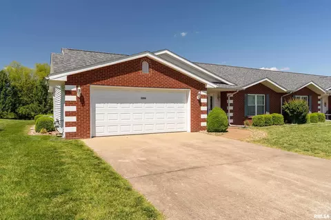 Exterior - 3206 Cherokee Dr, Marion, IL 62959 photo 2 of 5