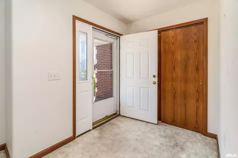 Entry Way - 3206 Cherokee Dr, Marion, IL 62959 photo 1 of 1