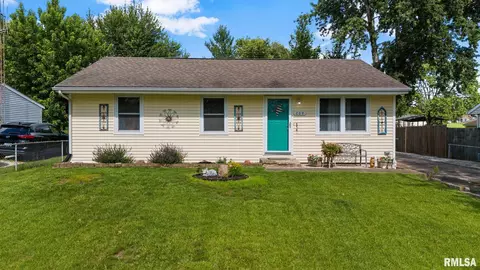 209 N Linnhill Ln, Washington, IL 61571