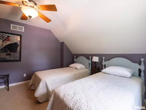 Bedroom - 4104 S Lake Camelot Dr, Mapleton, IL 61547 photo 5 of 8