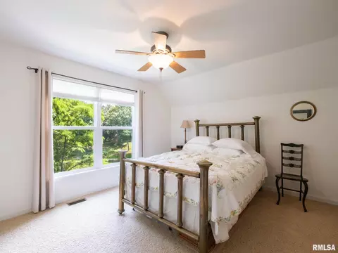 Bedroom - 4104 S Lake Camelot Dr, Mapleton, IL 61547 photo 7 of 8