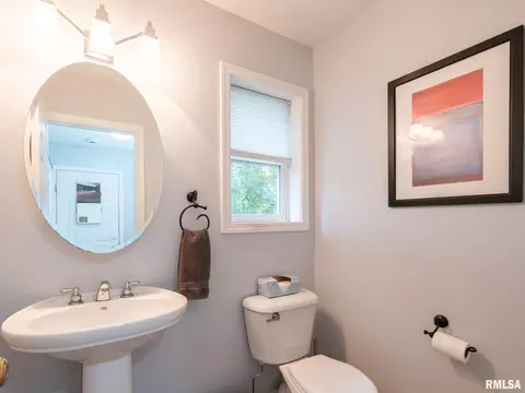 Bath - 4104 S Lake Camelot Dr, Mapleton, IL 61547 photo 1 of 5