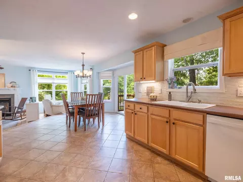 Kitchen - 4104 S Lake Camelot Dr, Mapleton, IL 61547 photo 7 of 7