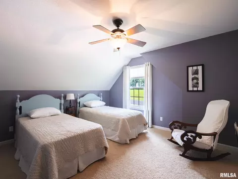 Bedroom - 4104 S Lake Camelot Dr, Mapleton, IL 61547 photo 4 of 8