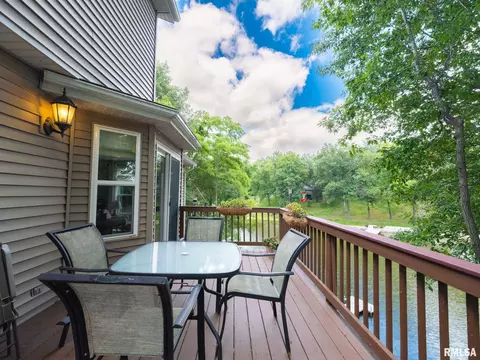 Exterior - 4104 S Lake Camelot Dr, Mapleton, IL 61547 photo 2 of 5