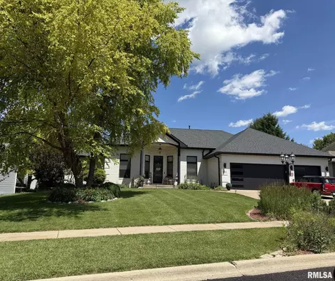 1964 Chestnut Ln, Washington, IL 61571